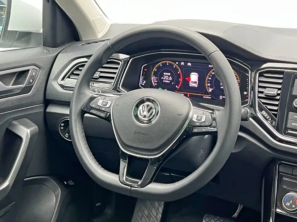 Volkswagen T-Roc — фото 19