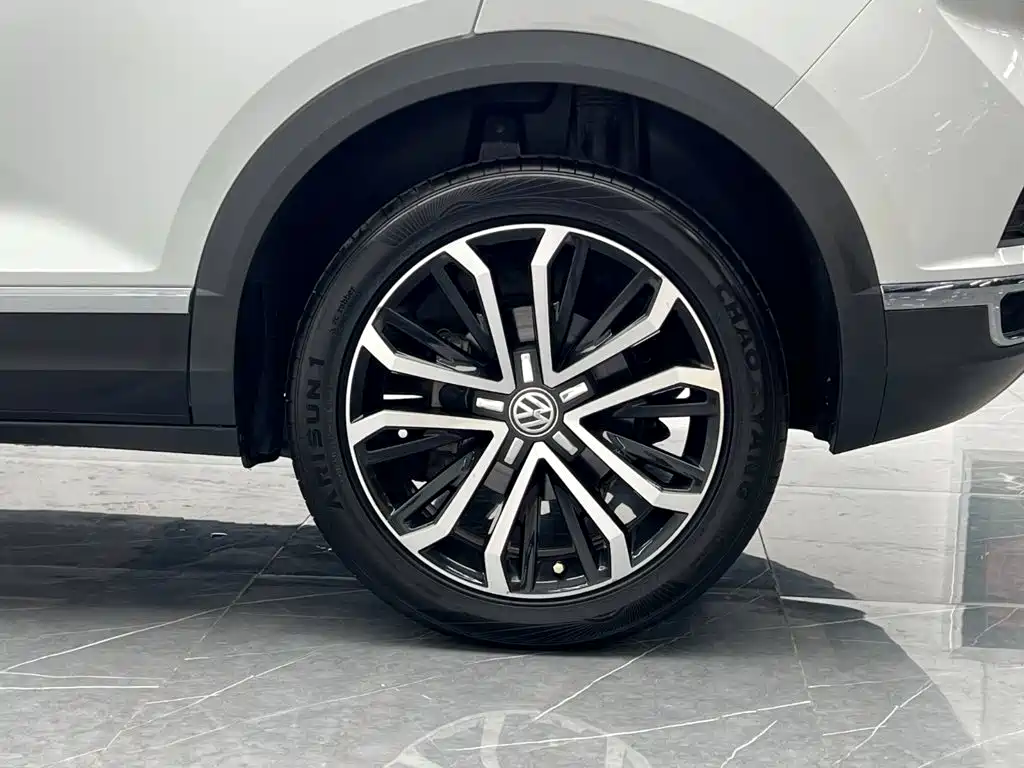 Volkswagen T-Roc — фото 24