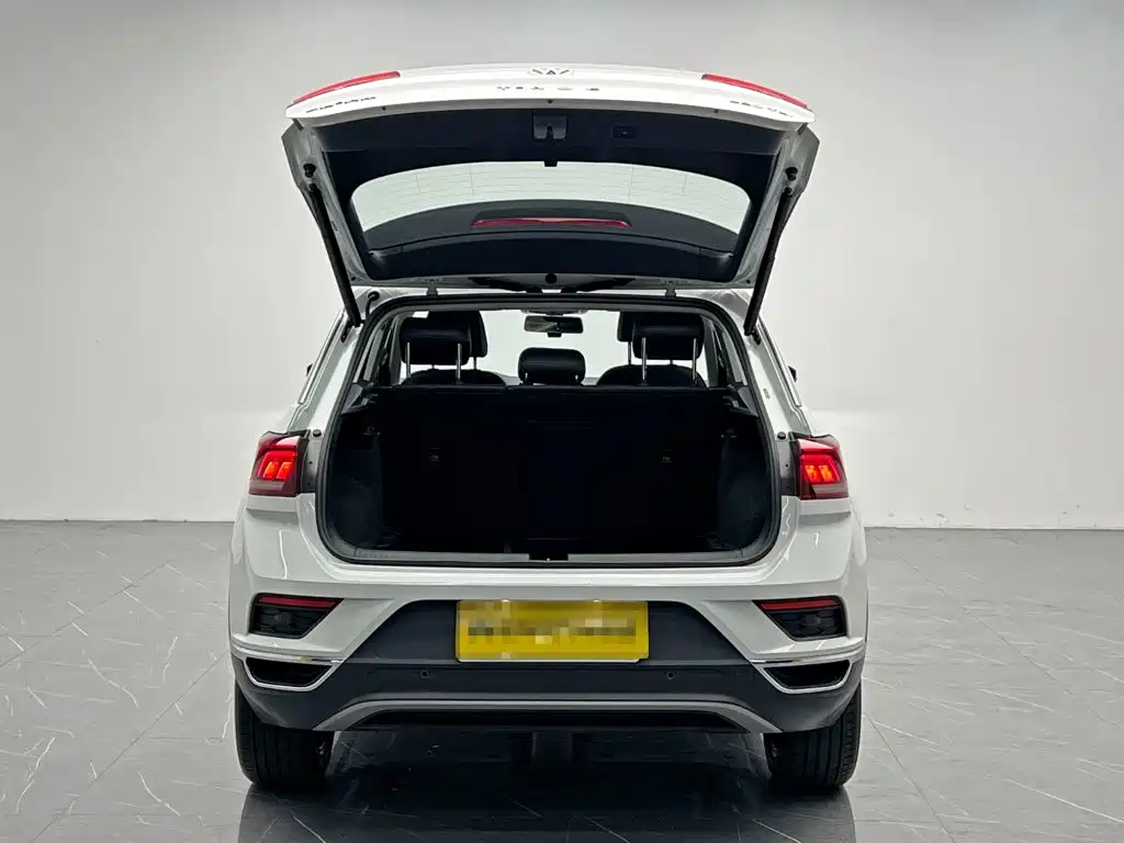 Volkswagen T-Roc — фото 9