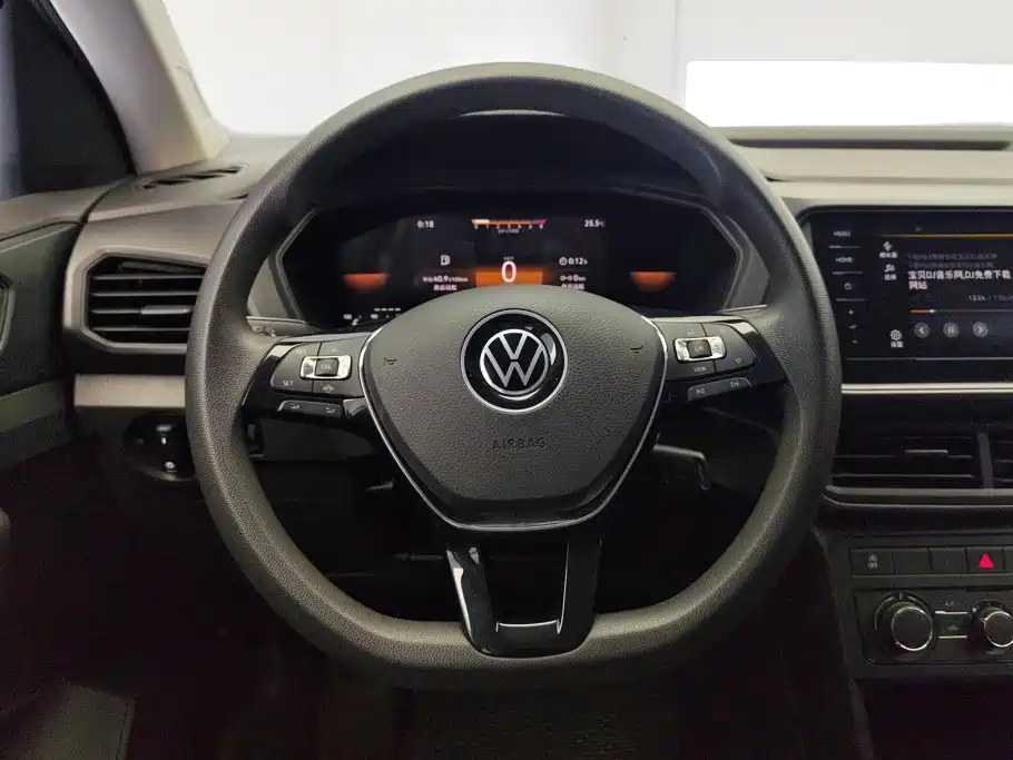 Volkswagen T-Cross — фото 15