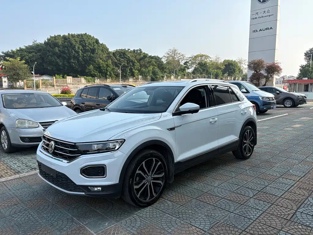 Volkswagen T-Roc — фото 1