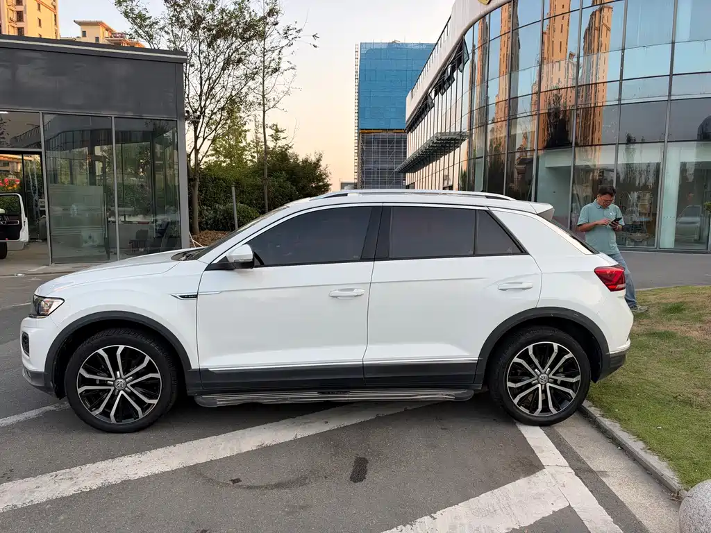 Volkswagen T-Roc — фото 2