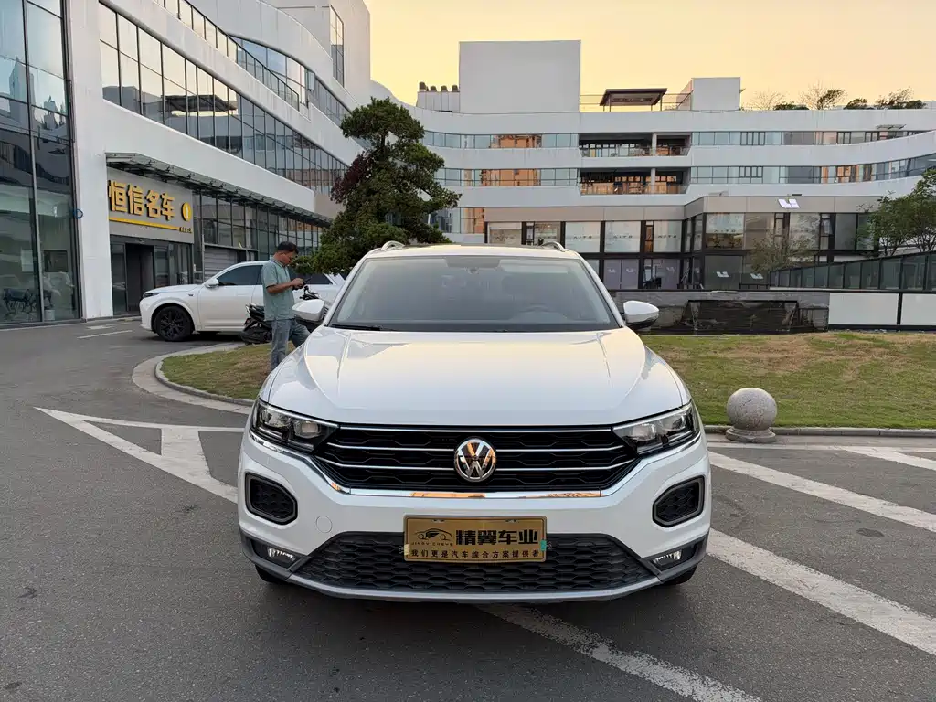 Volkswagen T-Roc — фото 3
