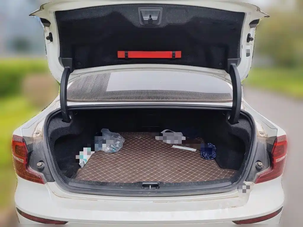 Volvo S60 — фото 15