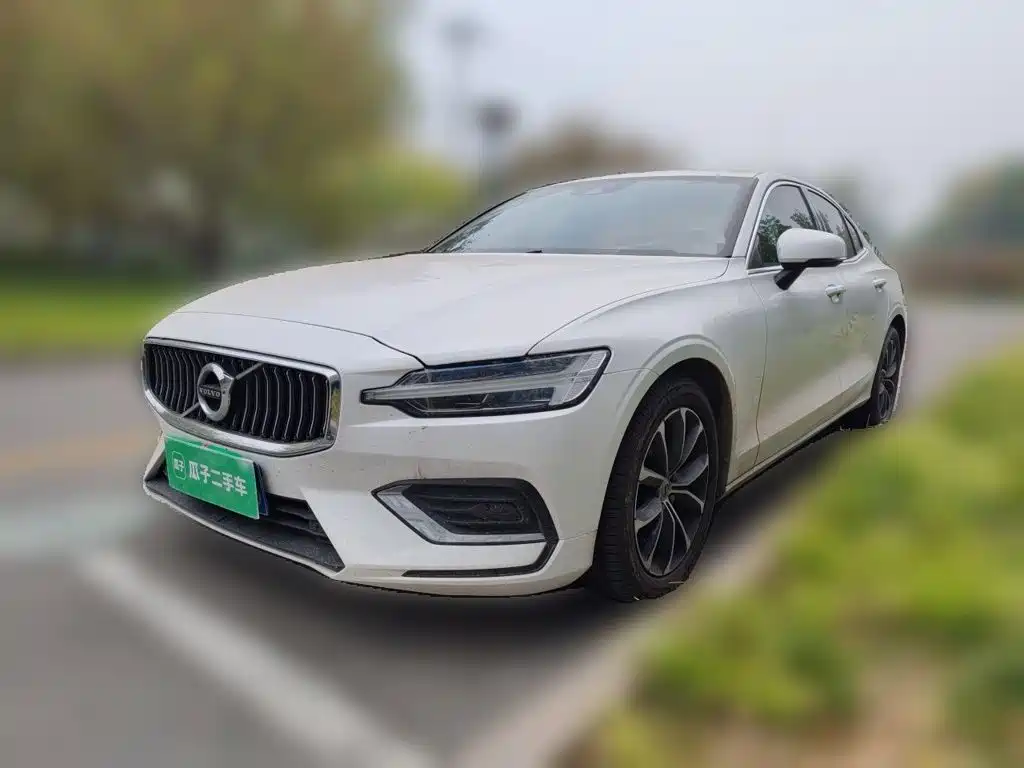 Volvo S60 — фото 1