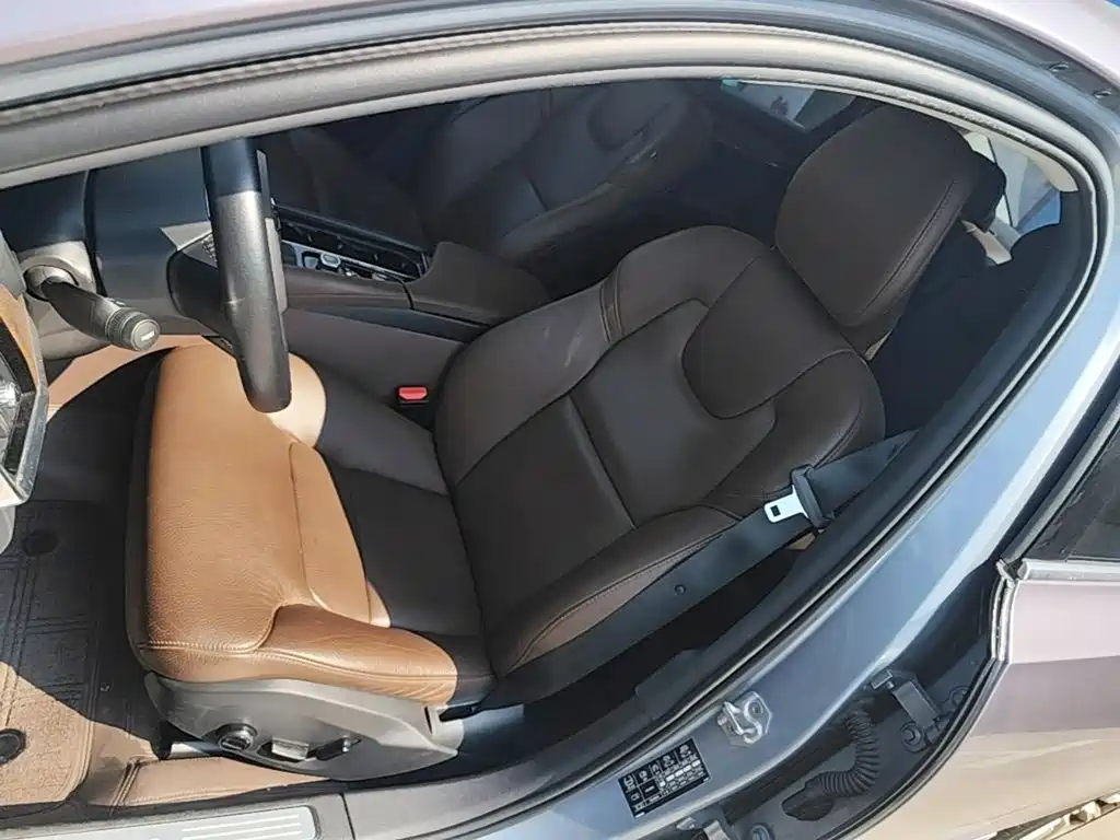 Volvo S90 — фото 14