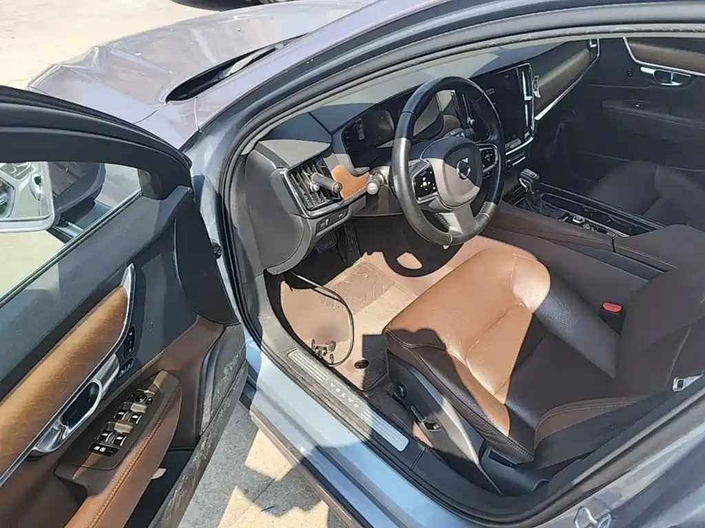 Volvo S90 — фото 15