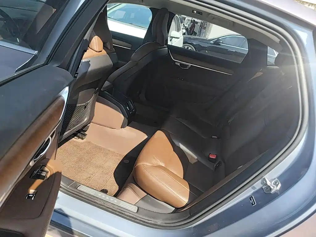 Volvo S90 — фото 16