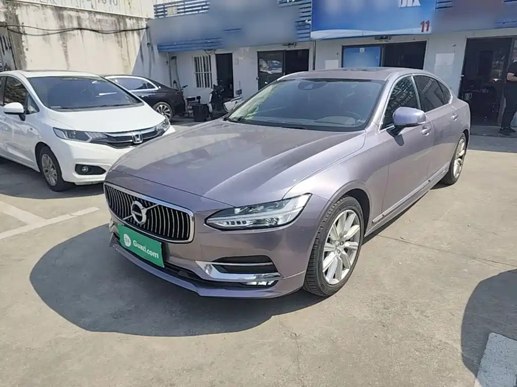 Volvo S90 — фото 1