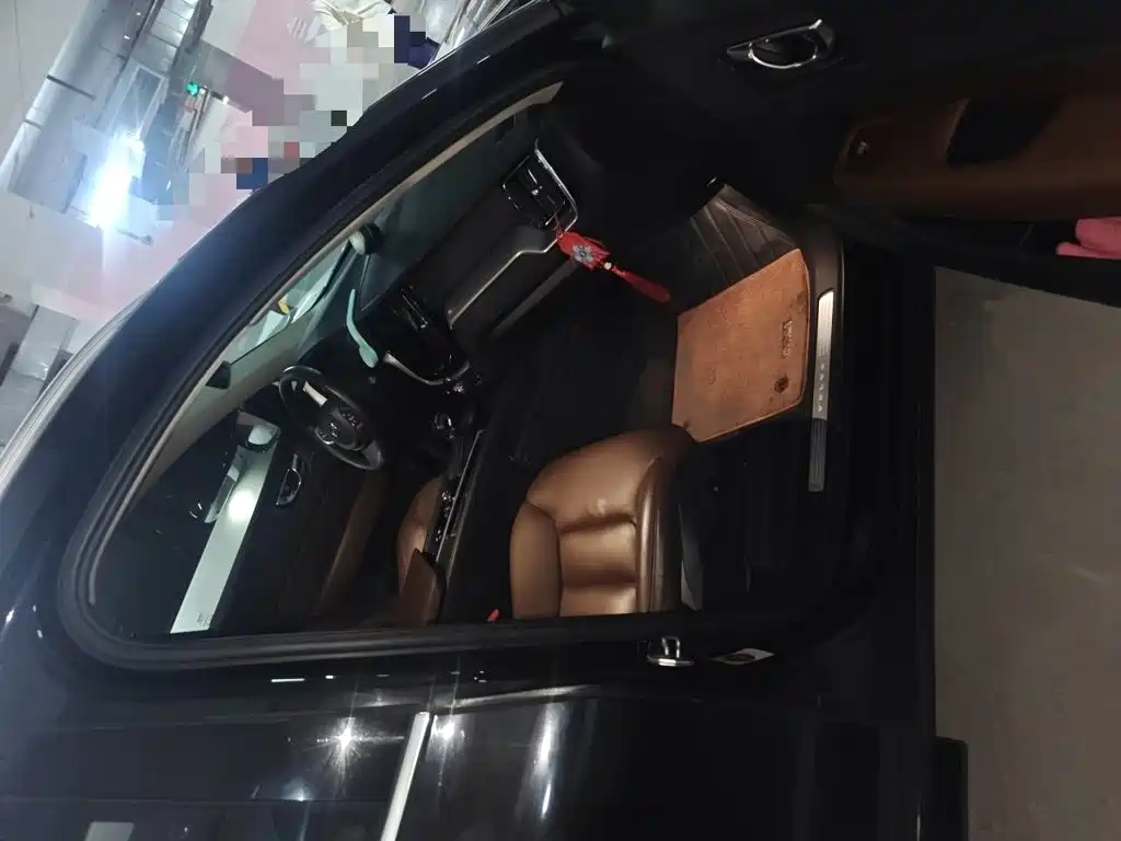 Volvo XC60 — фото 16