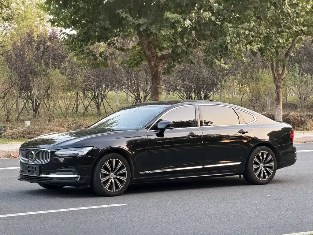 Volvo S90 — фото 1