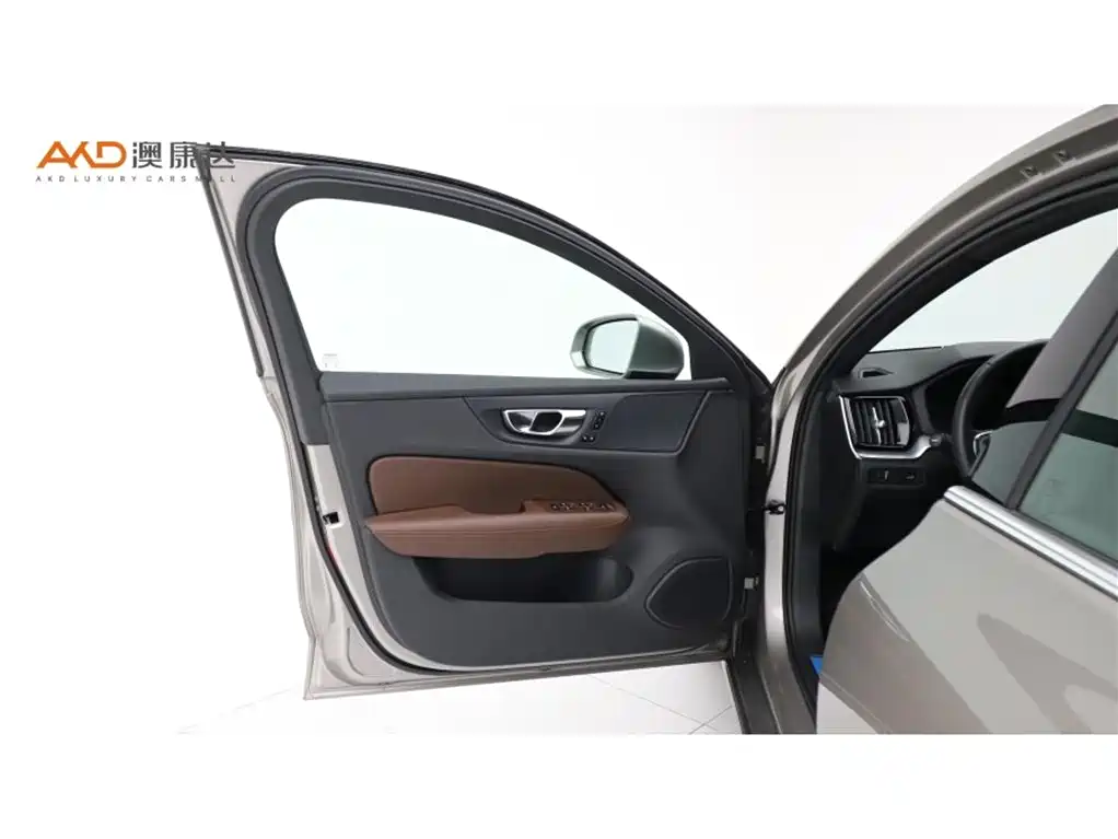 Volvo S60 — фото 10