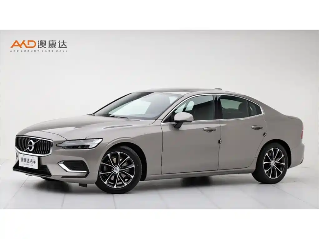 Volvo S60 — фото 1