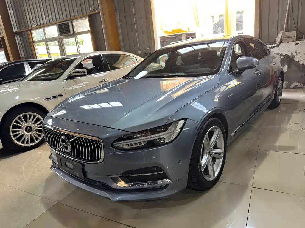 Volvo S90 — фото 1
