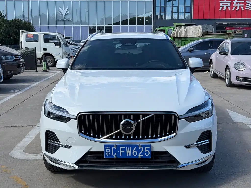 Volvo XC60 — фото 1
