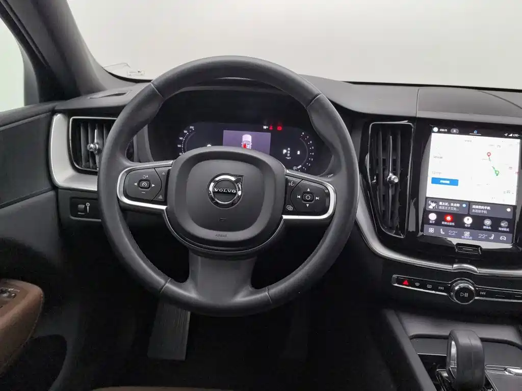Volvo XC60 — фото 11