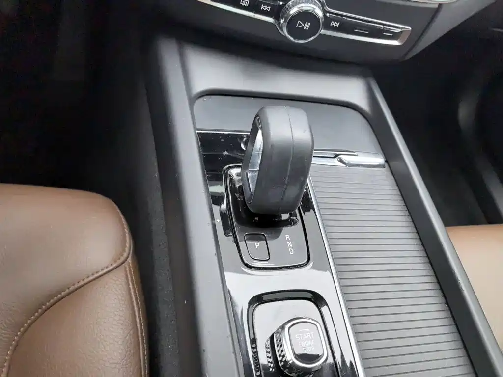 Volvo XC60 — фото 13