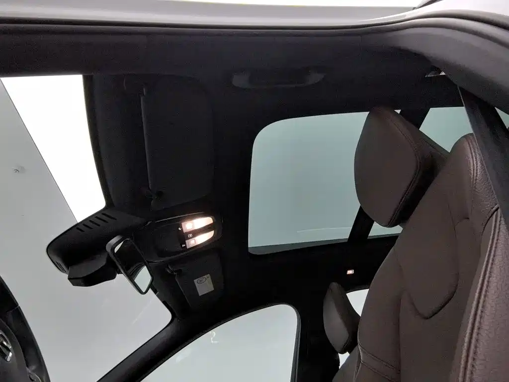 Volvo XC60 — фото 14