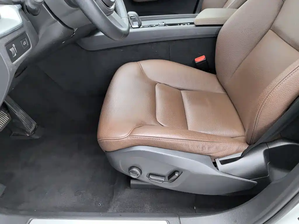 Volvo XC60 — фото 20