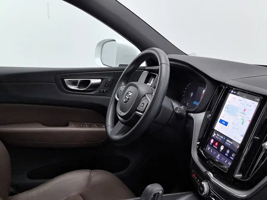 Volvo XC60 — фото 22