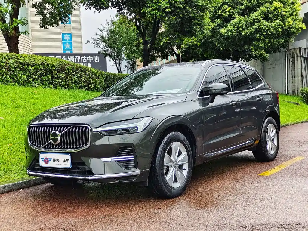 Volvo XC60 — фото 1