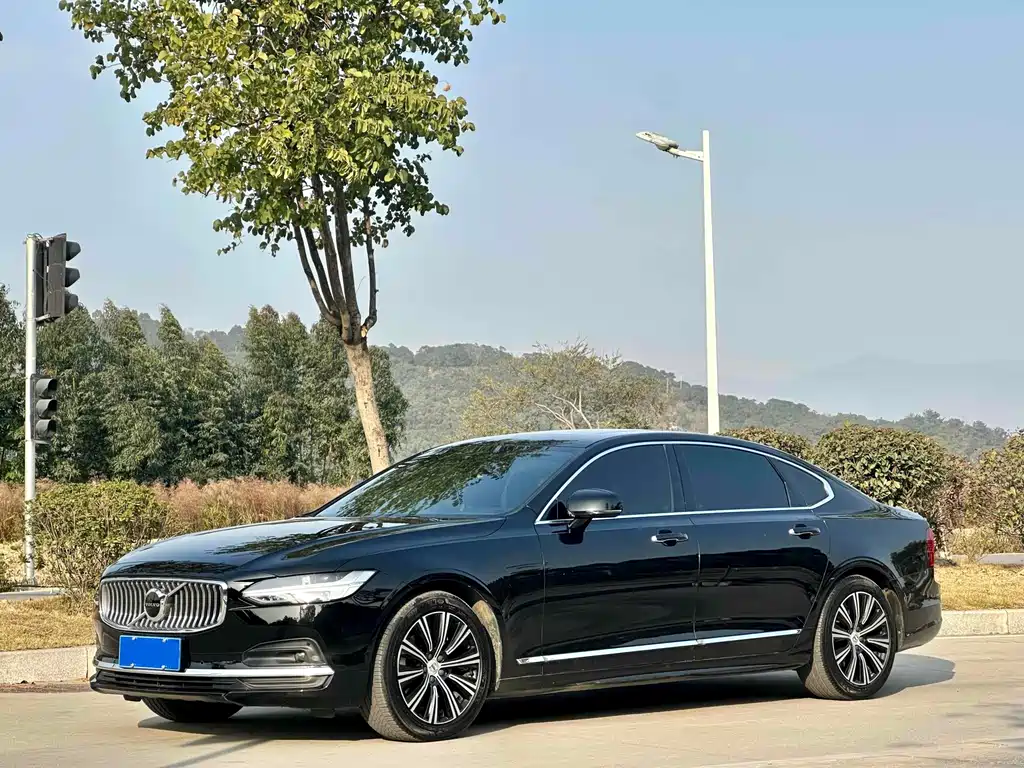 Volvo S90 — фото 1