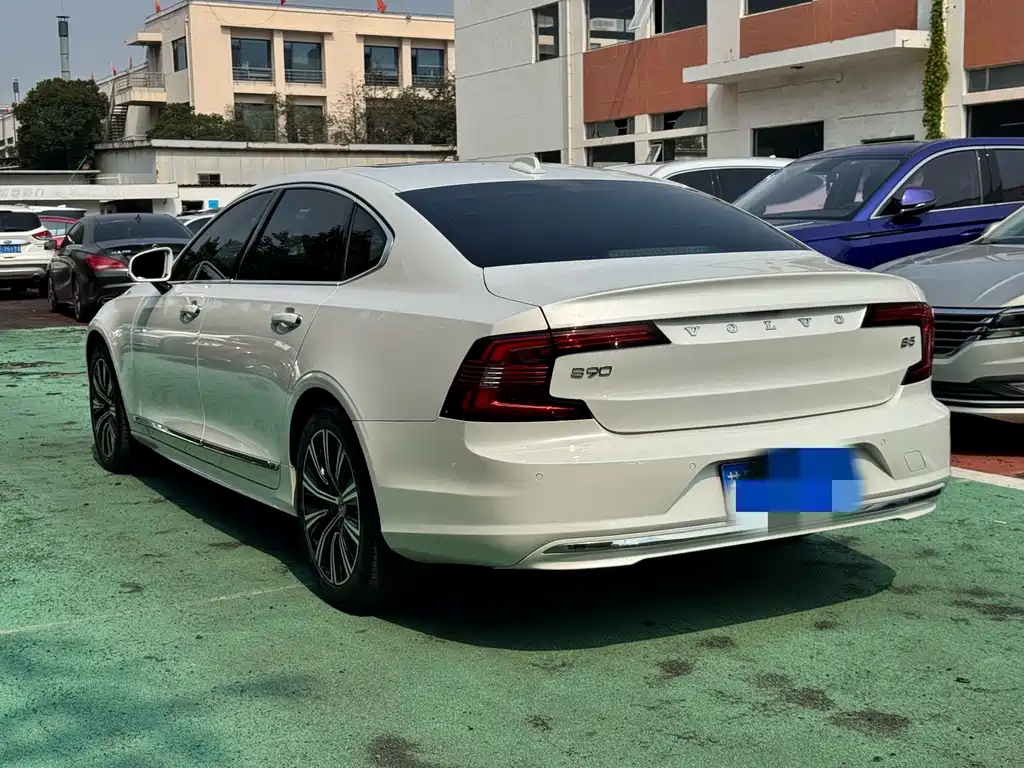 Volvo S90 — фото 10