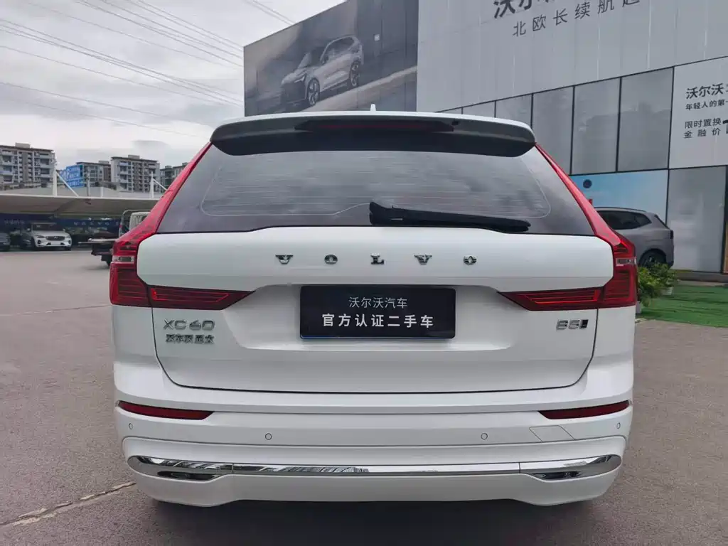 Volvo XC60 — фото 11