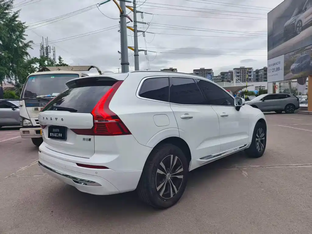 Volvo XC60 — фото 13