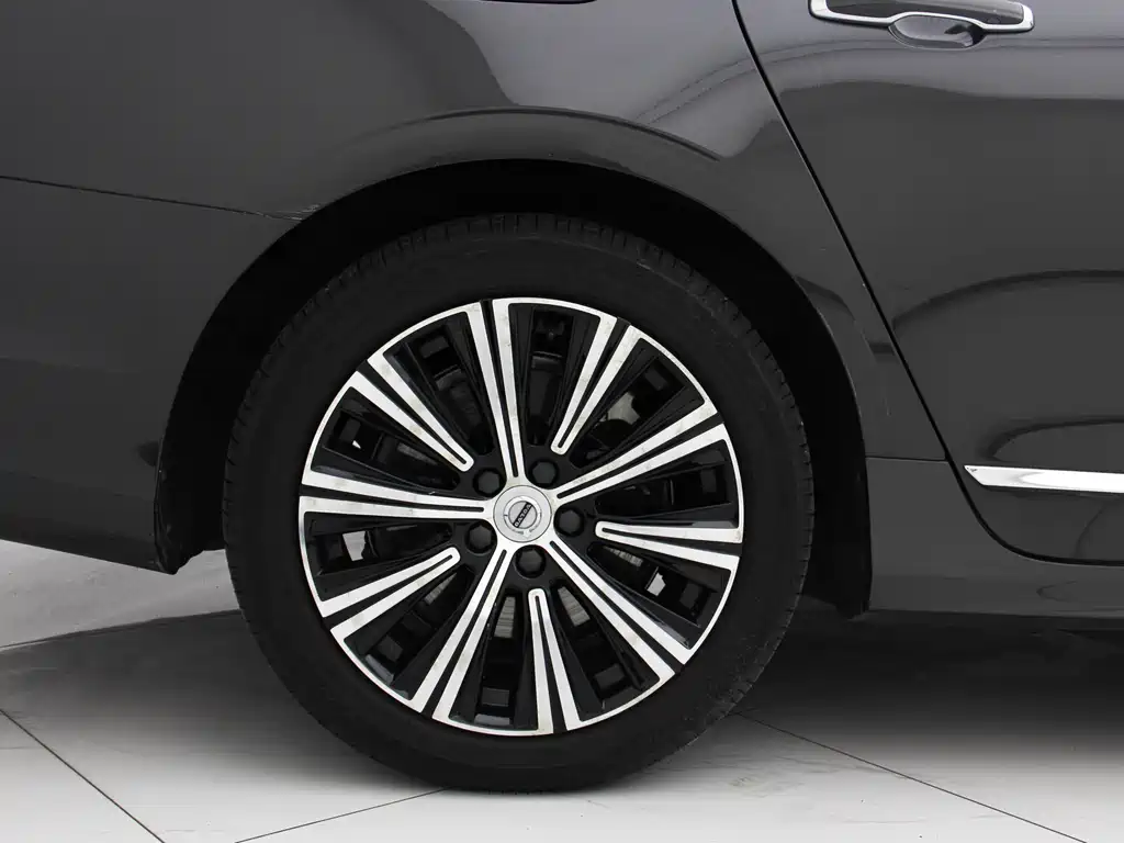 Volvo S90 — фото 14
