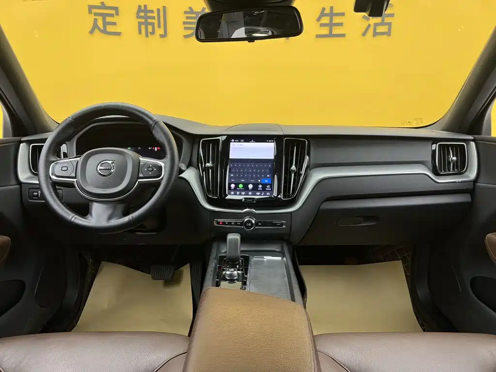 Volvo XC60 — фото 11
