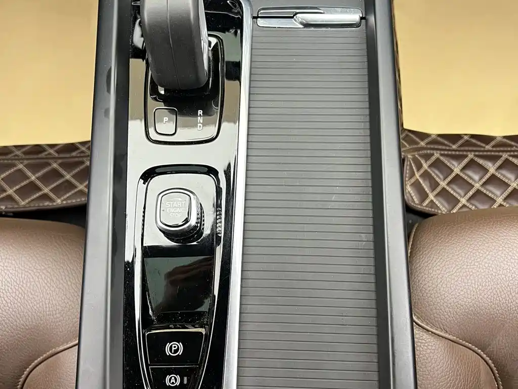 Volvo XC60 — фото 18