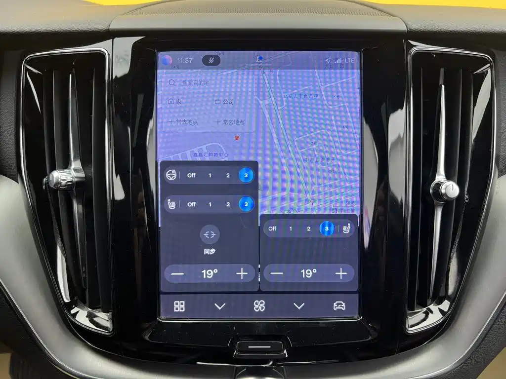 Volvo XC60 — фото 24