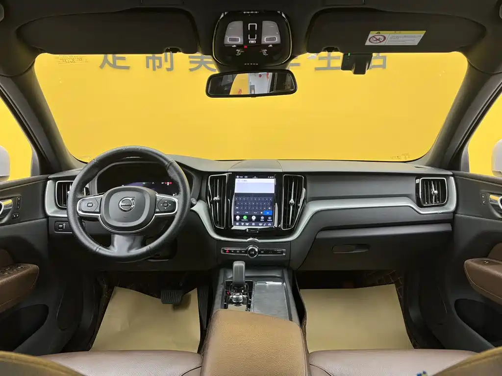 Volvo XC60 — фото 34