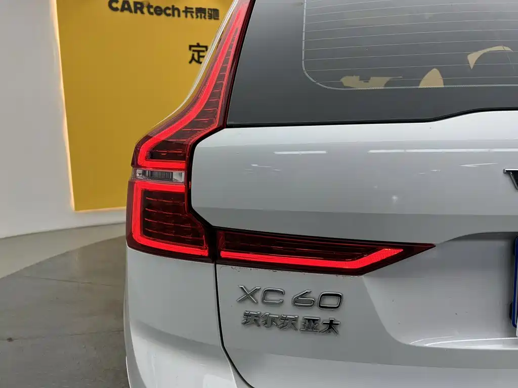 Volvo XC60 — фото 7