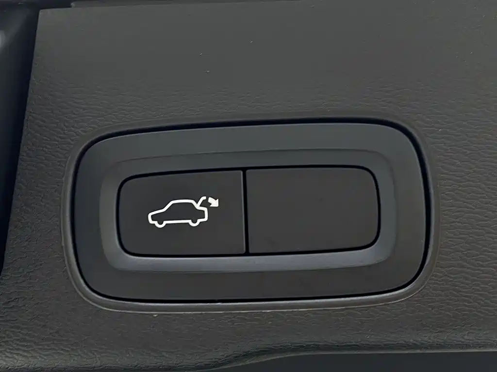 Volvo XC60 — фото 20