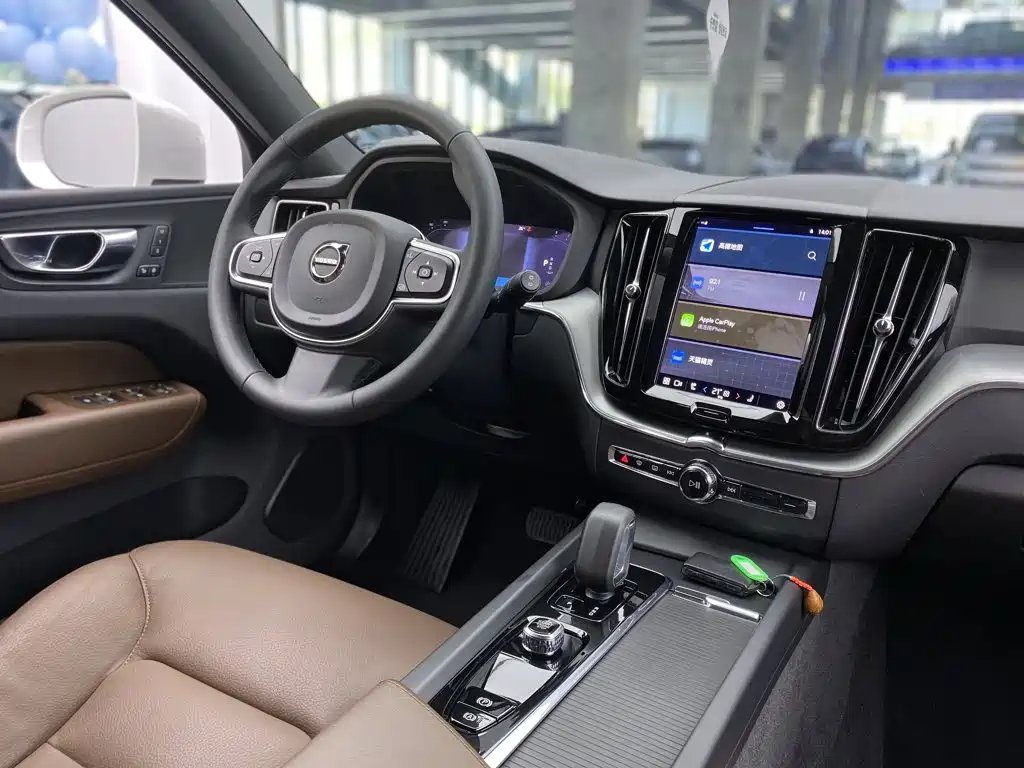 Volvo XC60 — фото 30