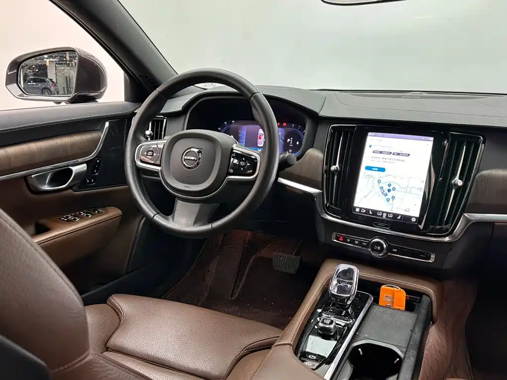 Volvo S90 — фото 11