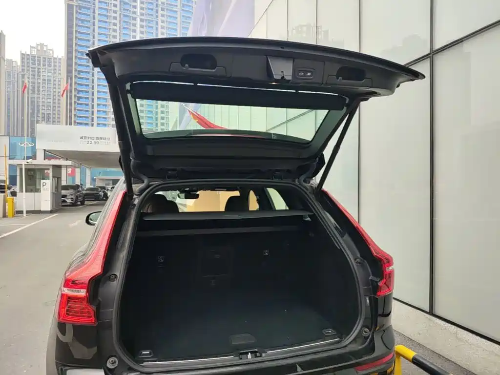 Volvo XC60 — фото 18