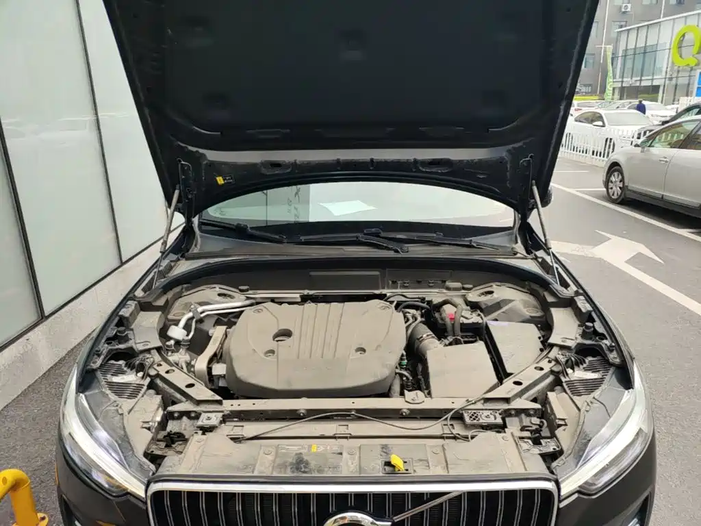 Volvo XC60 — фото 19