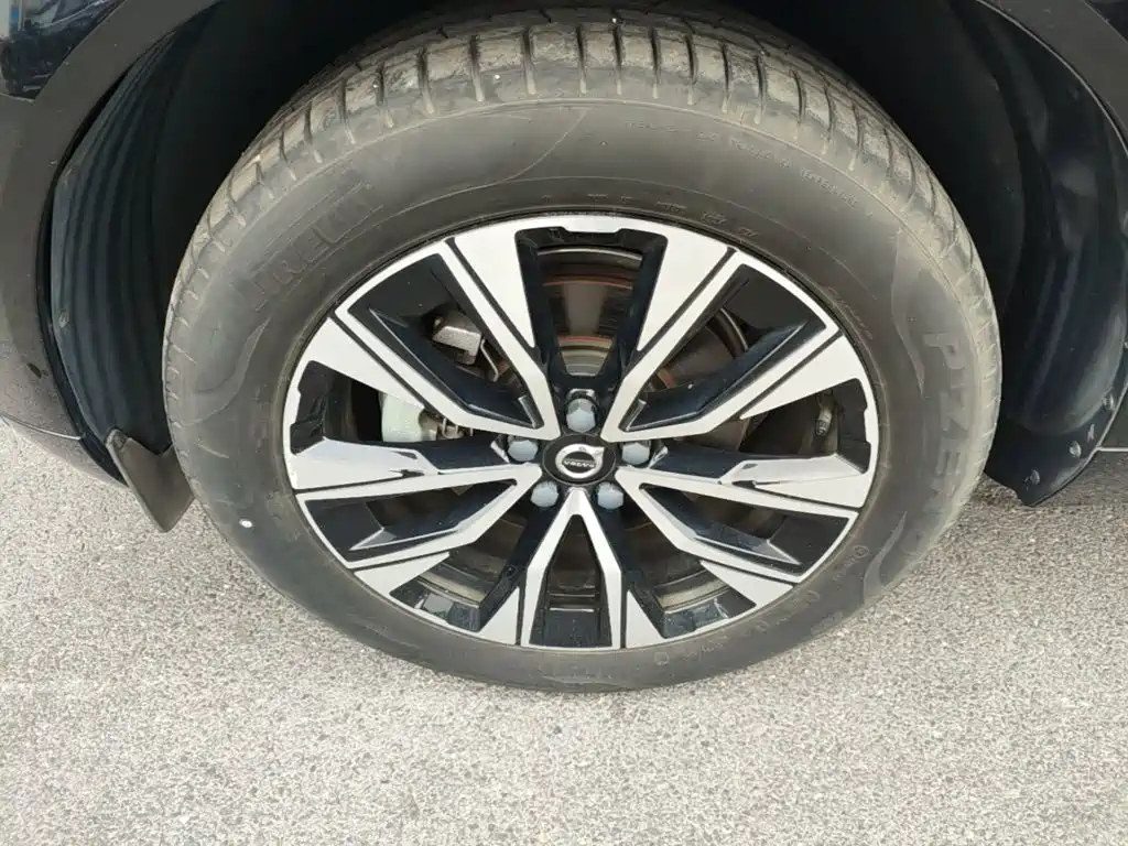 Volvo XC60 — фото 22