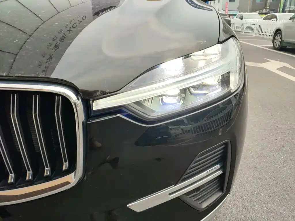 Volvo XC60 — фото 23