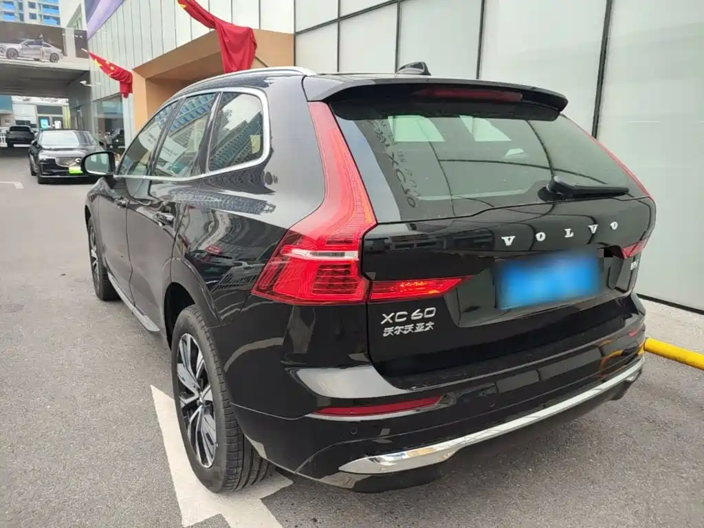 Volvo XC60 — фото 4