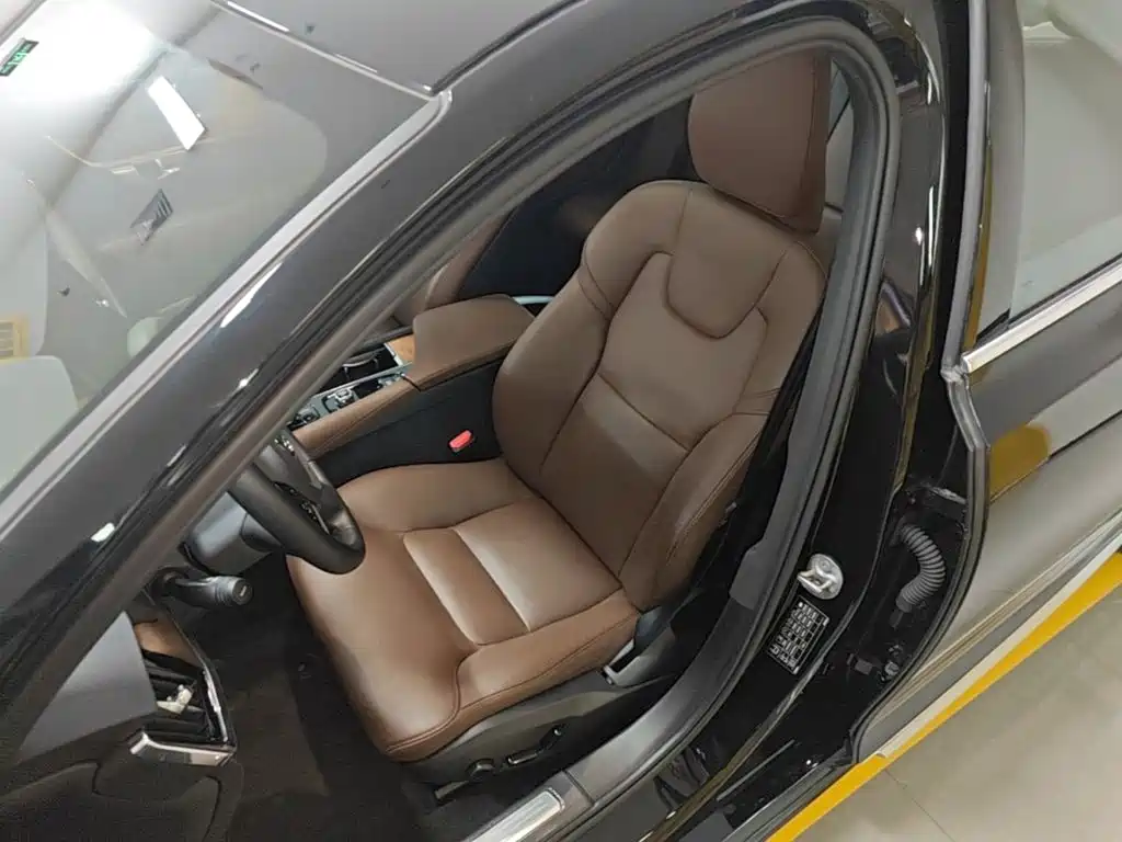 Volvo S90 — фото 14