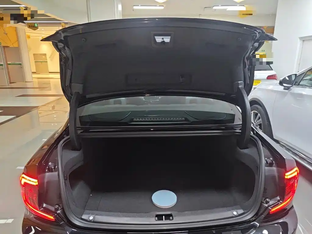 Volvo S90 — фото 18