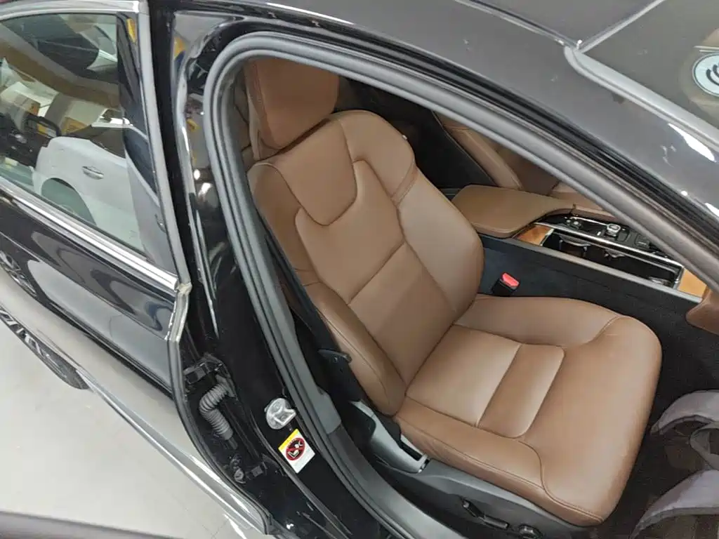 Volvo S90 — фото 24