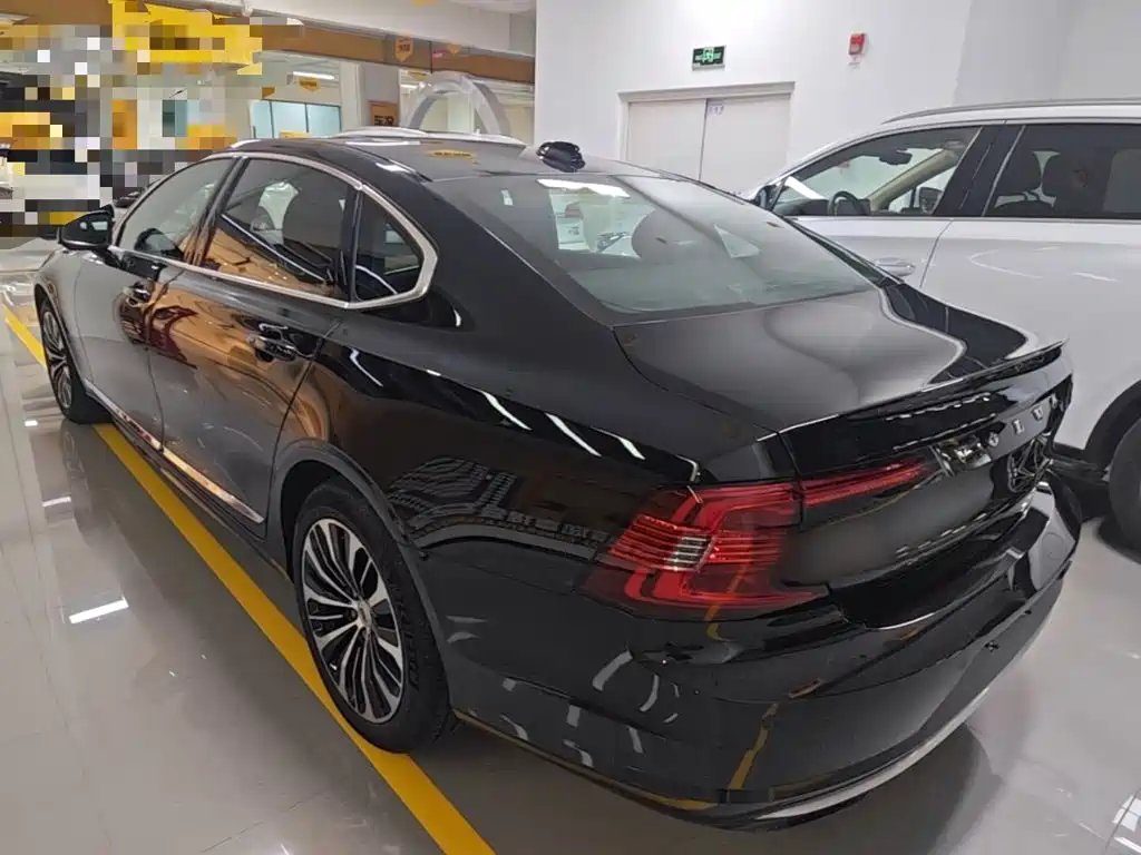 Volvo S90 — фото 4