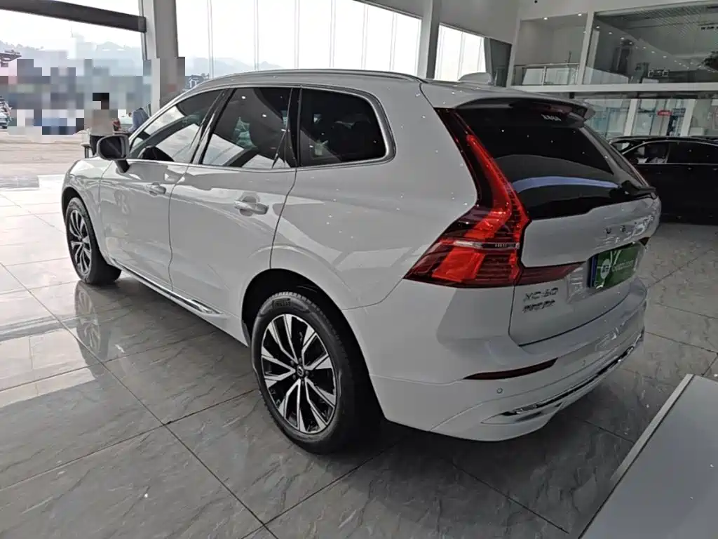 Volvo XC60 — фото 4