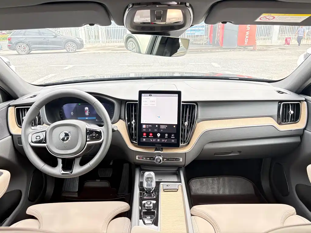 Volvo XC60 — фото 11