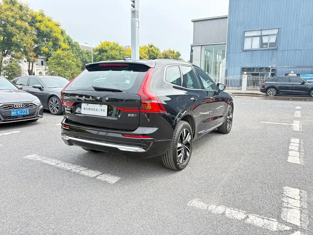 Volvo XC60 — фото 5